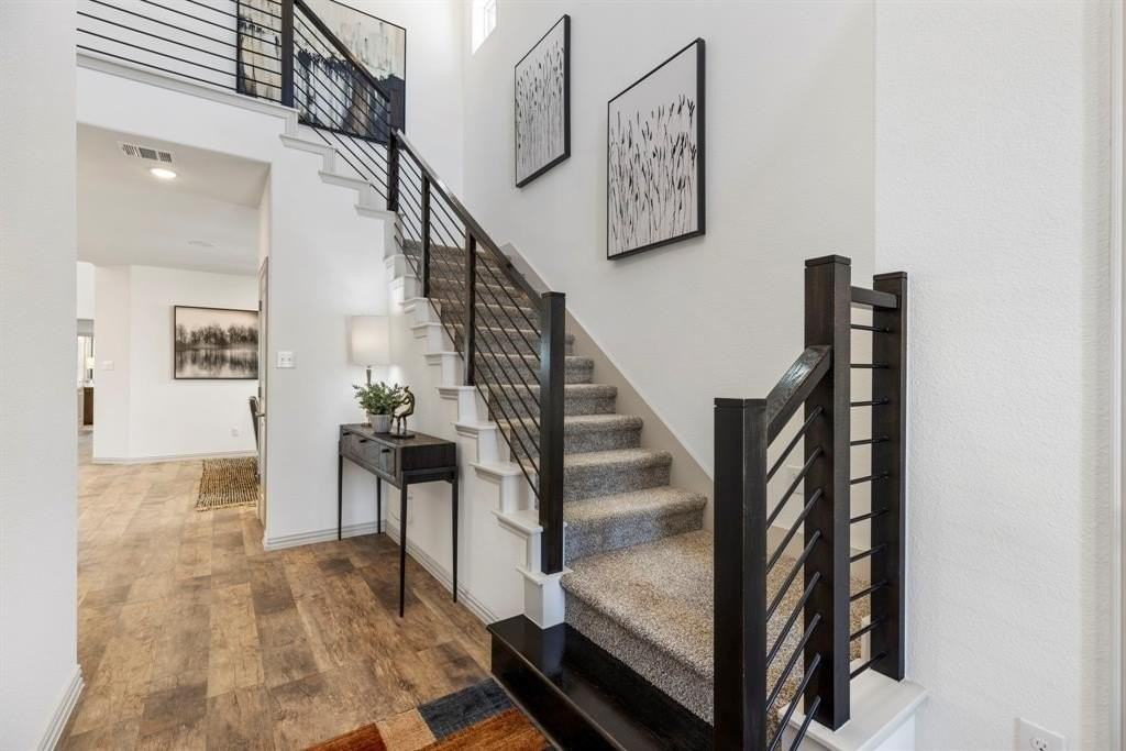 1456 Kit King Dr - Photo 5 of 40