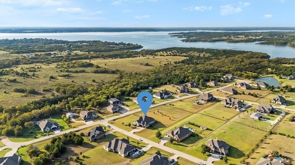 3930 Clear Water Ln - Photo 2 of 38