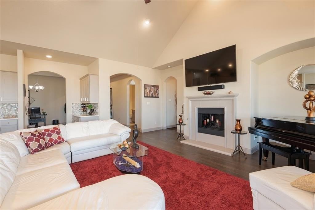 3930 Clear Water Ln - Photo 7 of 38