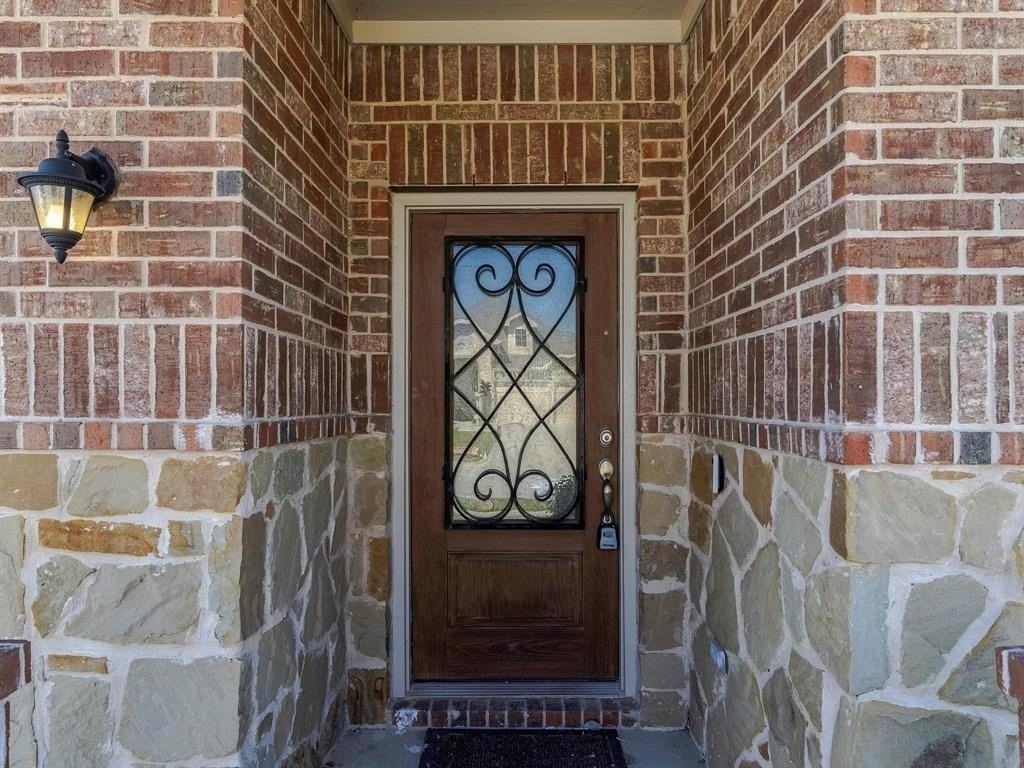 1700 Meadow Trail Ln - Photo 4 of 33