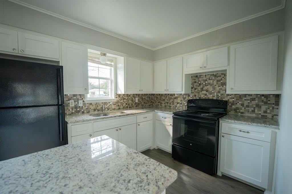 501 Center St - Photo 2 of 9