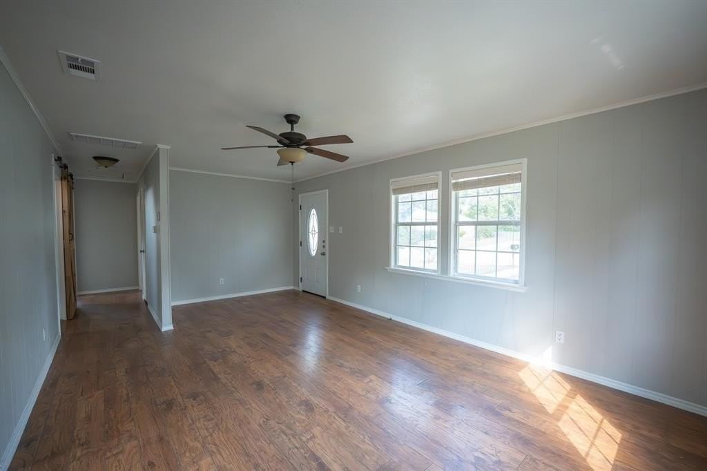 501 Center St - Photo 4 of 9