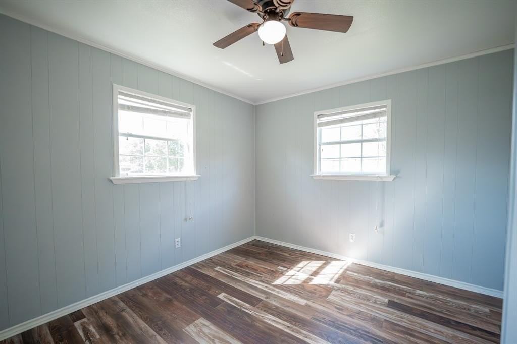 501 Center St - Photo 7 of 9