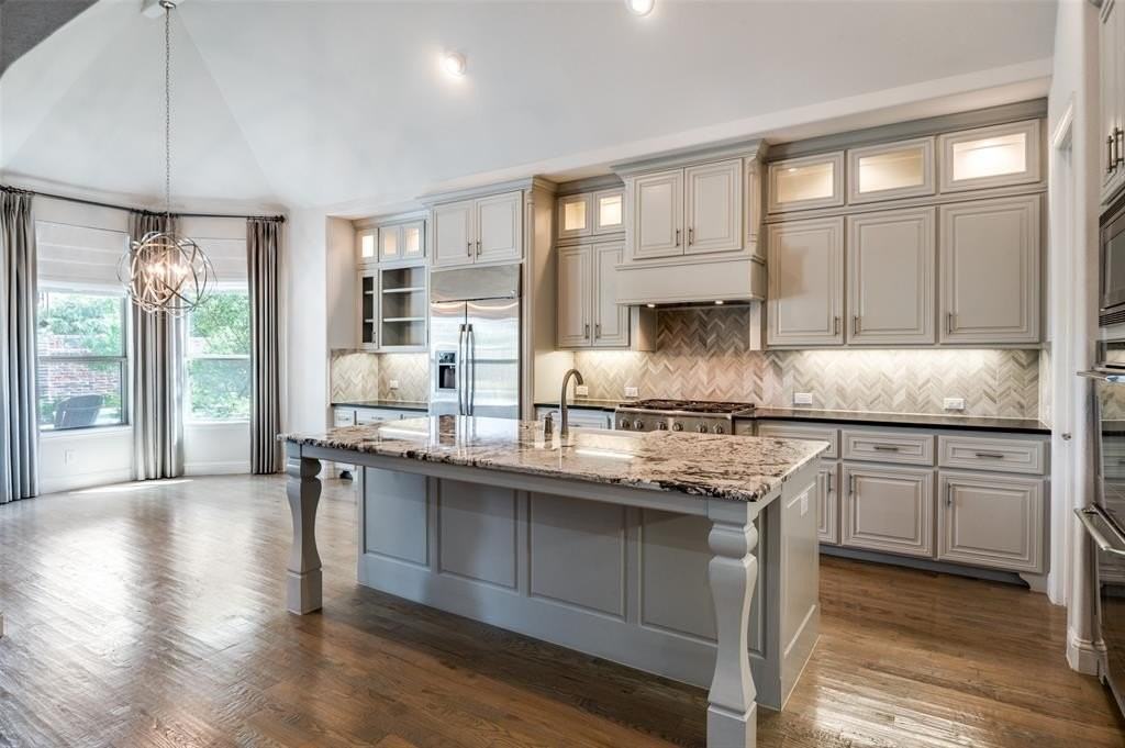 10482 Tobias Ln - Photo 3 of 39