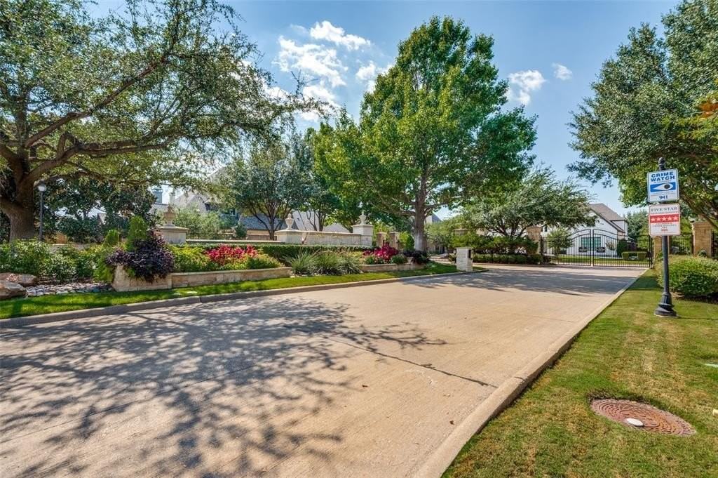 10482 Tobias Ln - Photo 5 of 39