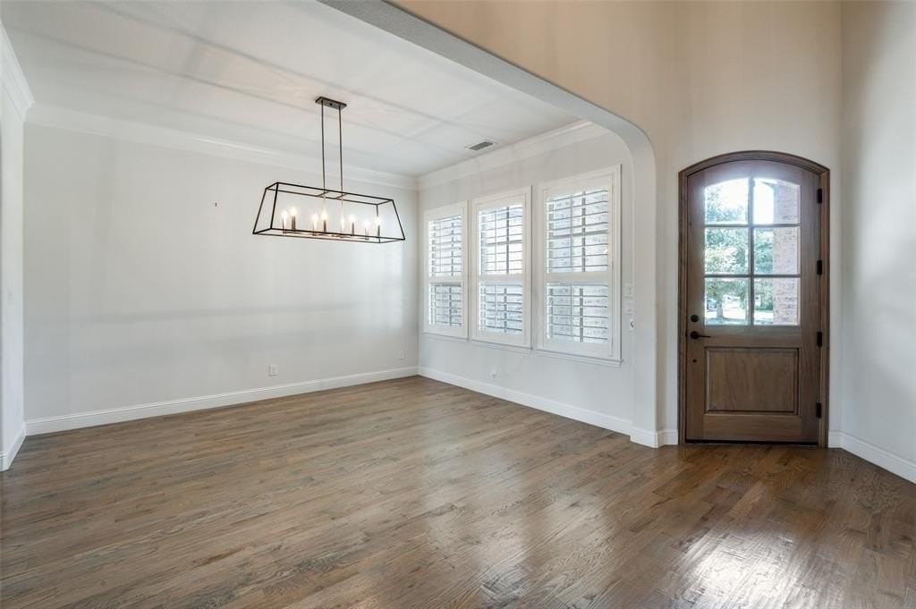 10482 Tobias Ln - Photo 7 of 39