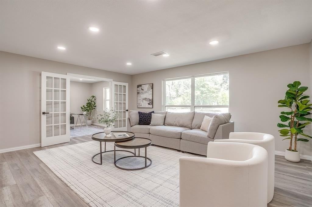 2536 Daisy Ln - Photo 4 of 40