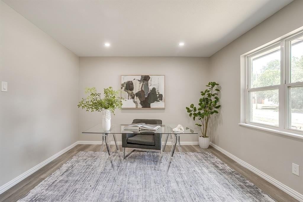 2536 Daisy Ln - Photo 6 of 40