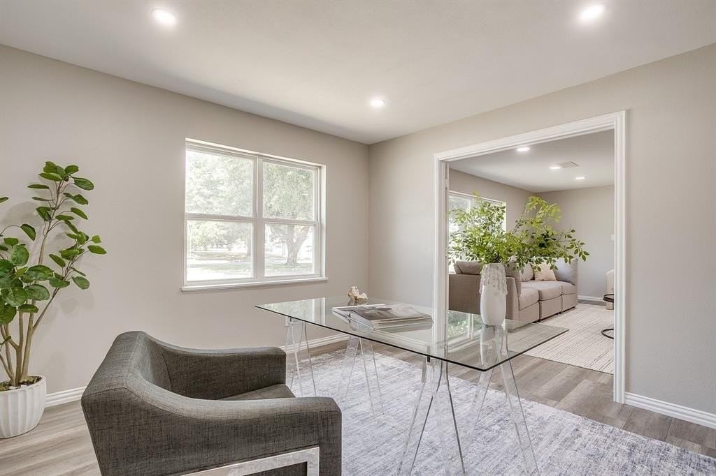 2536 Daisy Ln - Photo 7 of 40