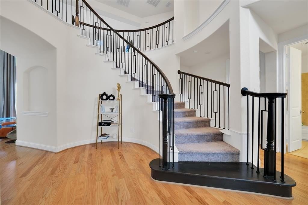 7117 Prairieside Trl - Photo 4 of 40