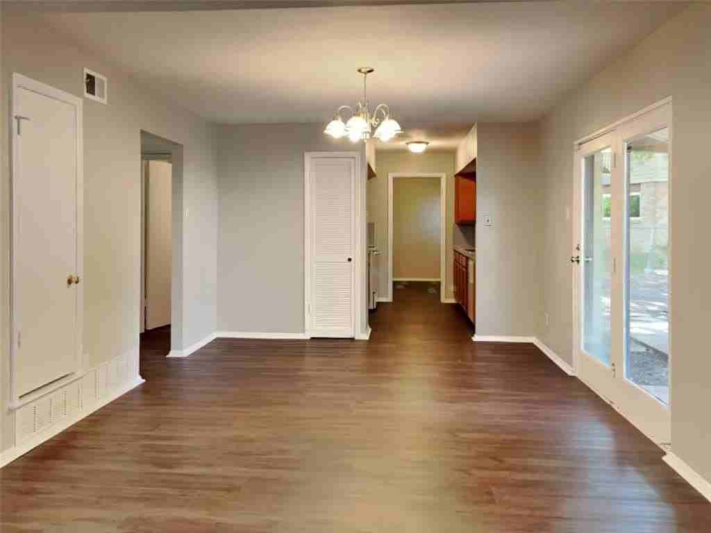 647 Rutgers Dr - Photo 4 of 23