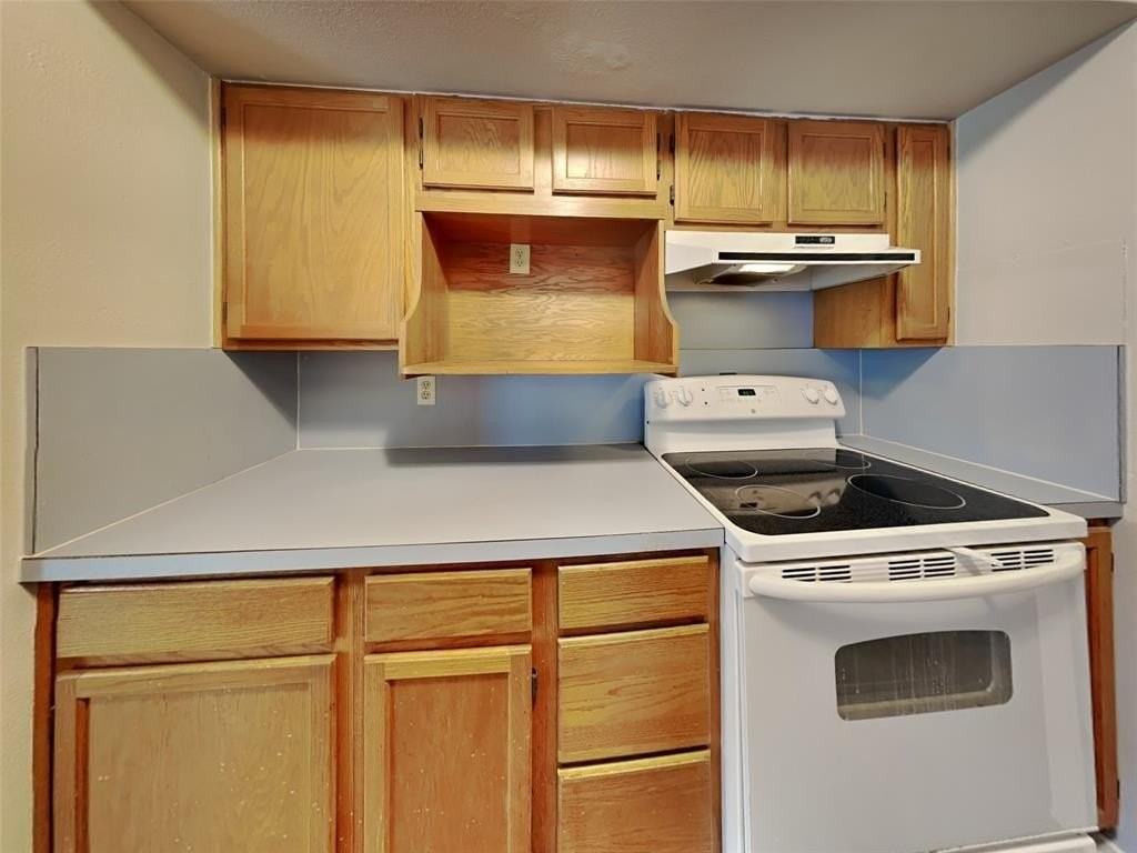 647 Rutgers Dr - Photo 7 of 23