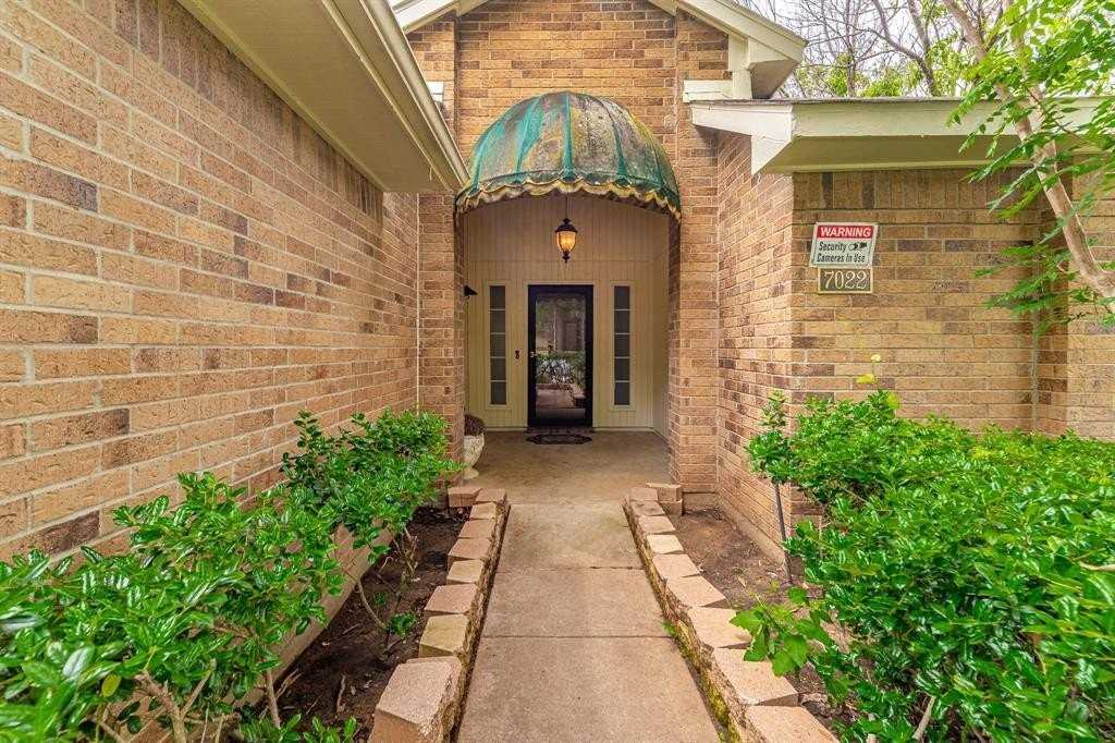 7022 Escondido Dr - Photo 3 of 29