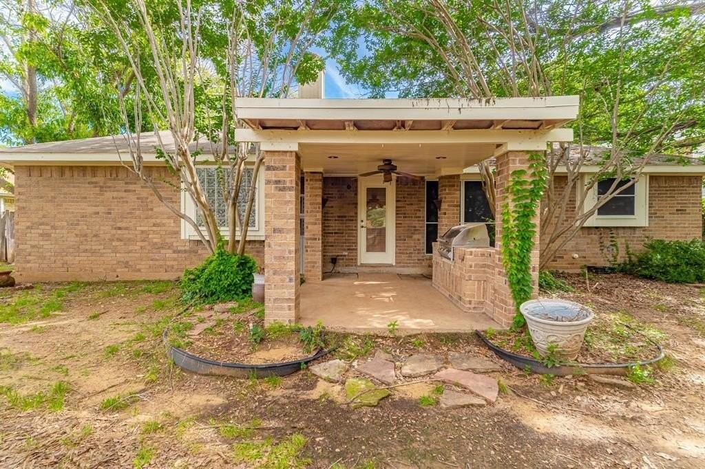 7022 Escondido Dr - Photo 4 of 29