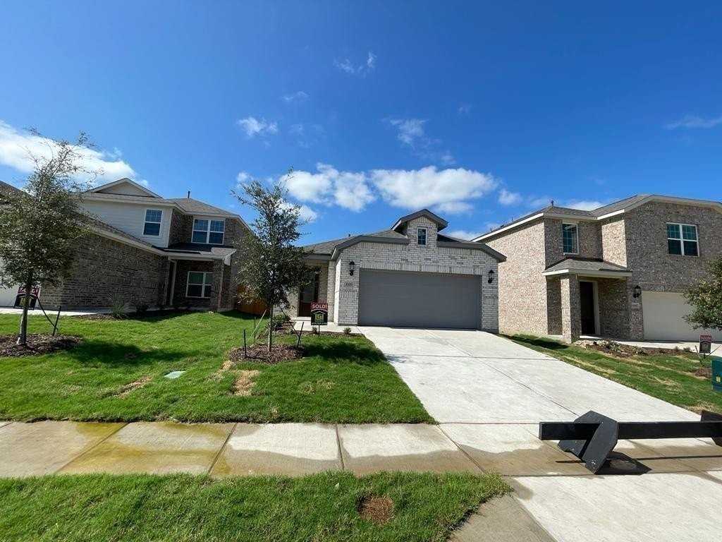 1106 Witherspoon Ln - Photo 2 of 20