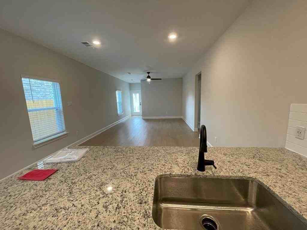 1106 Witherspoon Ln - Photo 4 of 20