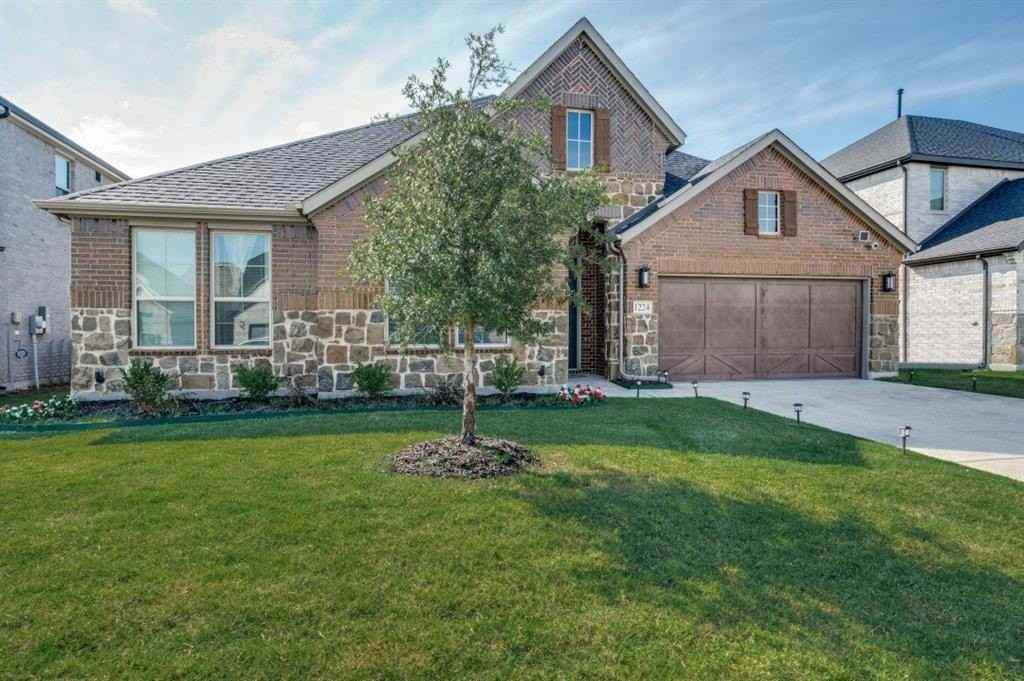 1224 Villalonga Dr - Photo 2 of 17