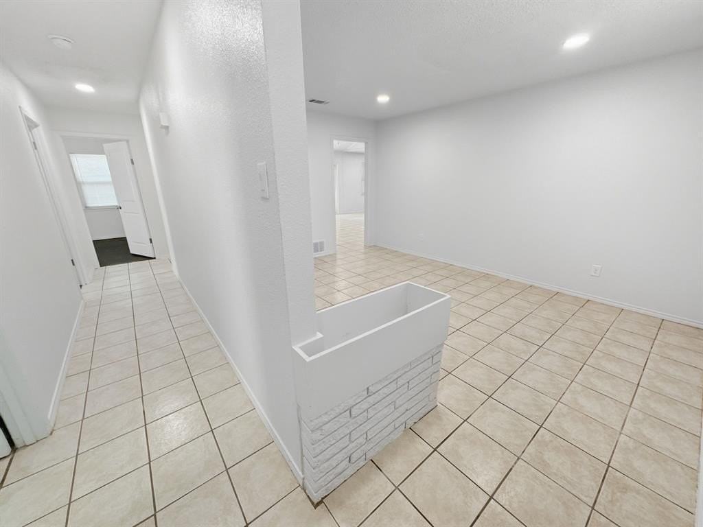 2120 Vickie Dr - Photo 5 of 27