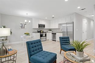 526 W Elm St - Photo 1 of 1