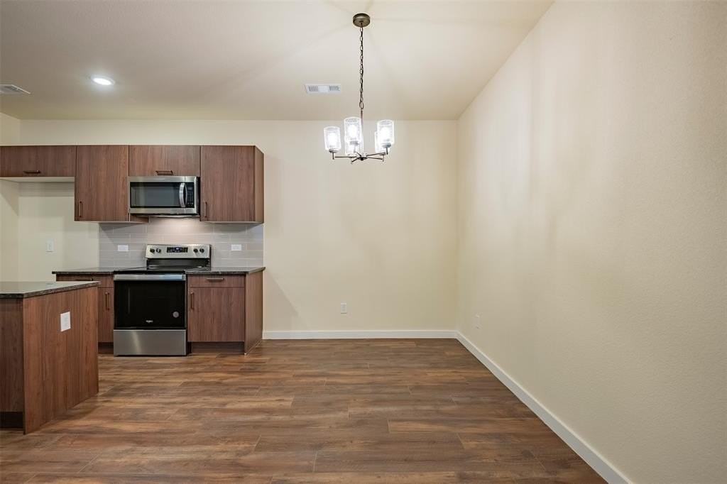 721 Blackland Drive - Photo 5 of 19