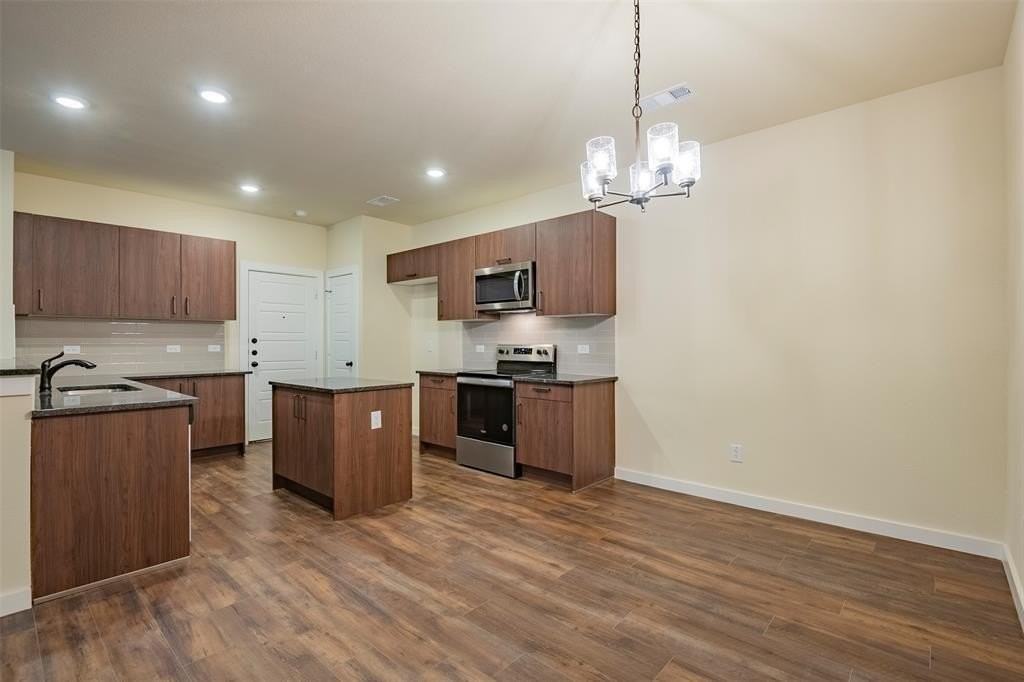 721 Blackland Drive - Photo 6 of 19