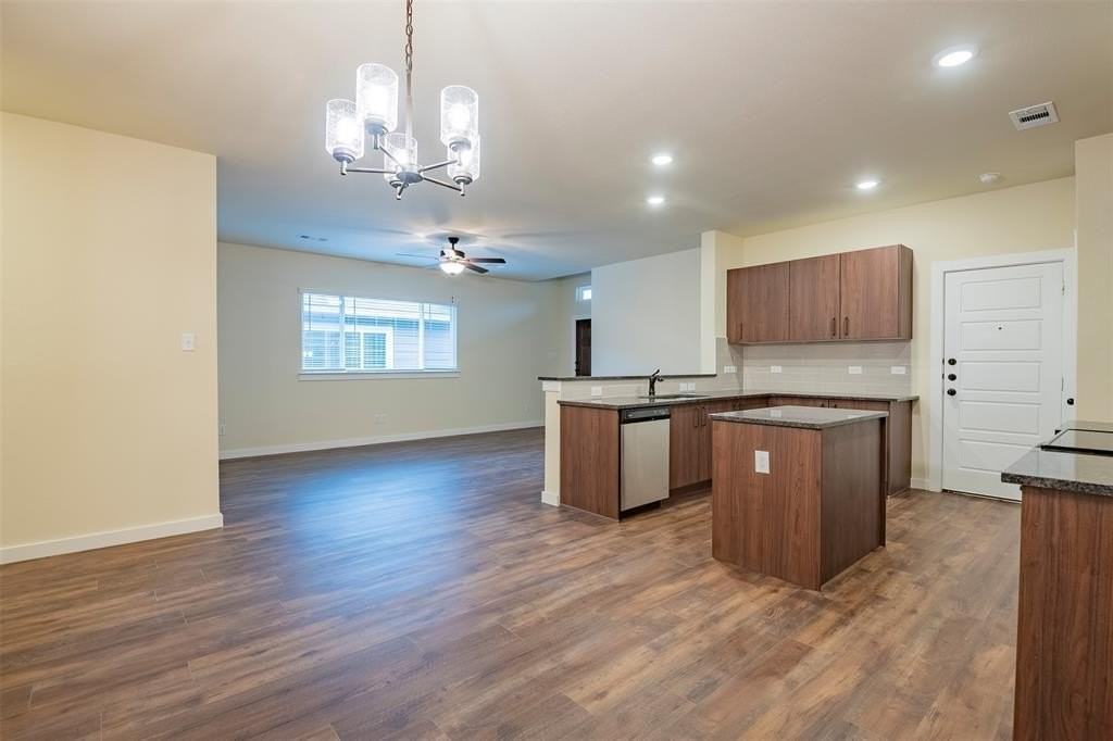 721 Blackland Drive - Photo 7 of 19