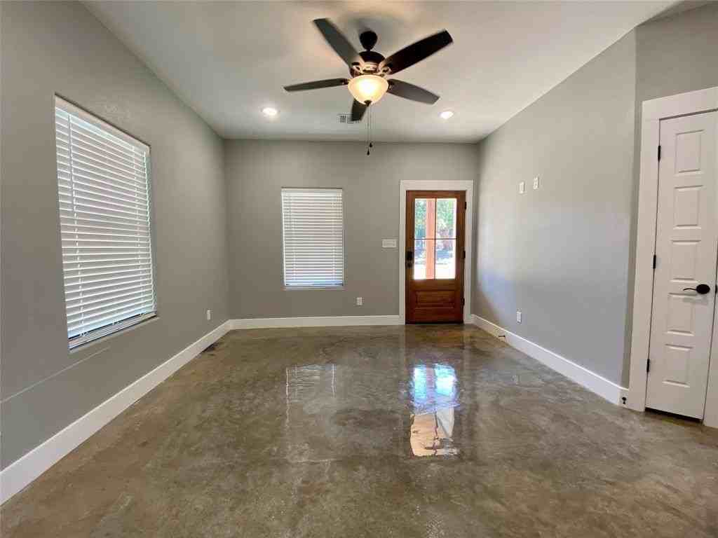 114 W Walker St - Photo 6 of 19