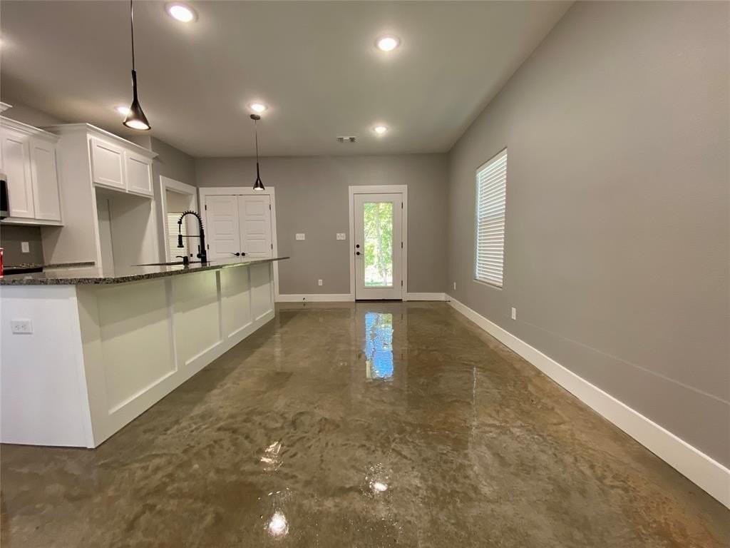 114 W Walker St - Photo 7 of 19