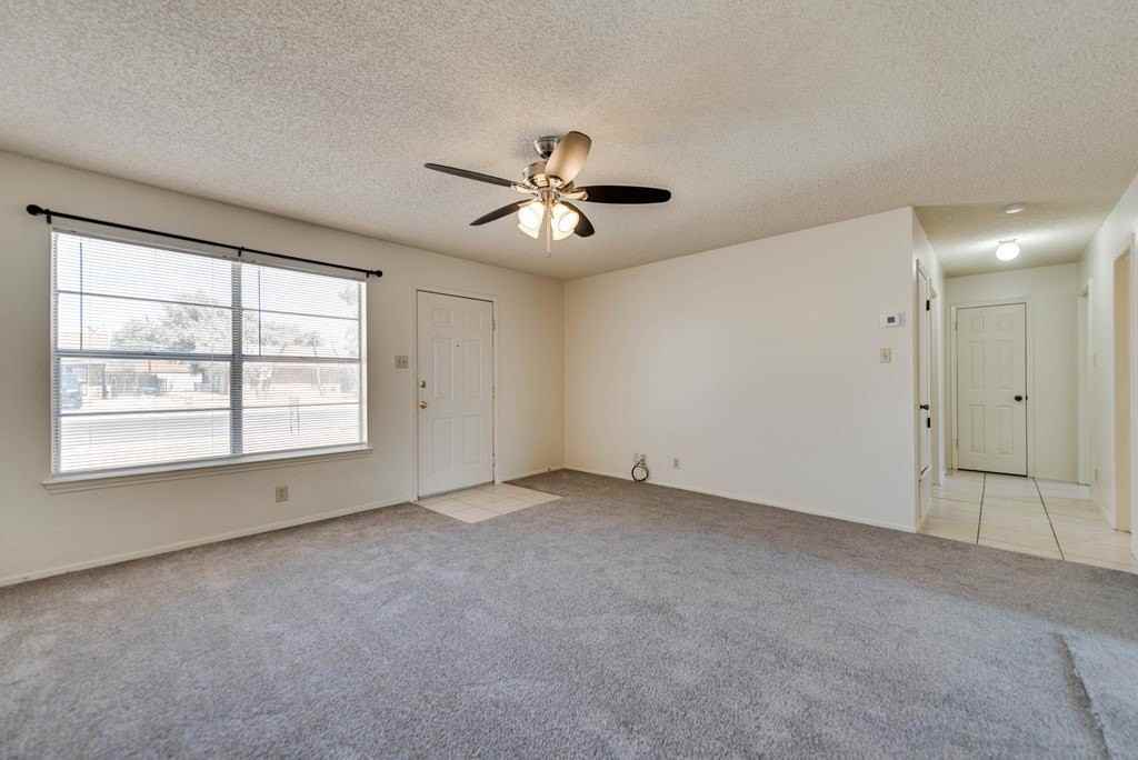 1812 Magnolia Ave - Photo 6 of 20