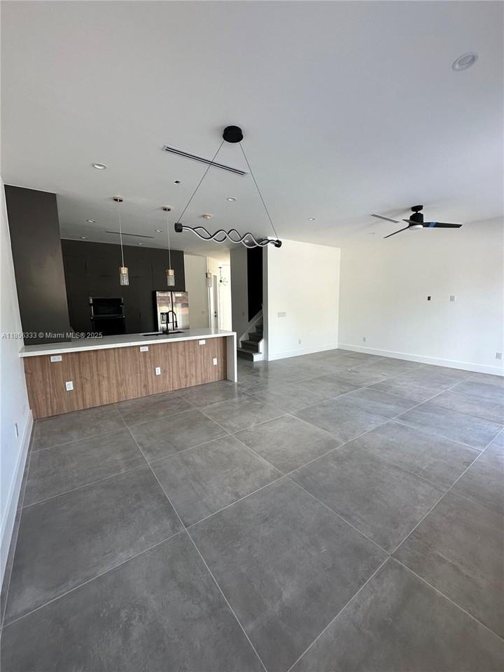 4627 Sw 32nd Ave #2C - Photo 2 of 8