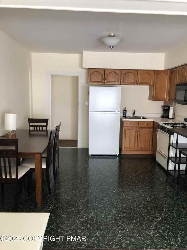 86 W Broad St Apt 2 #2 - Photo 5 of 12