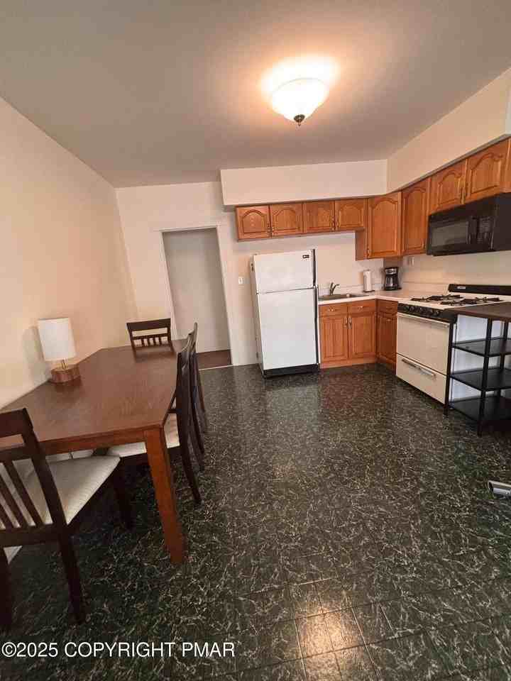 86 W Broad St Apt 2 #2 - Photo 6 of 12