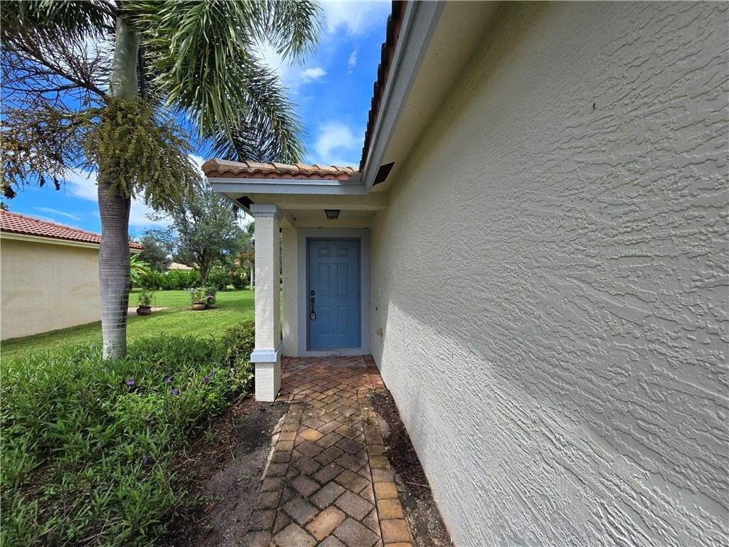 5567 55th Ter - Photo 2 of 22