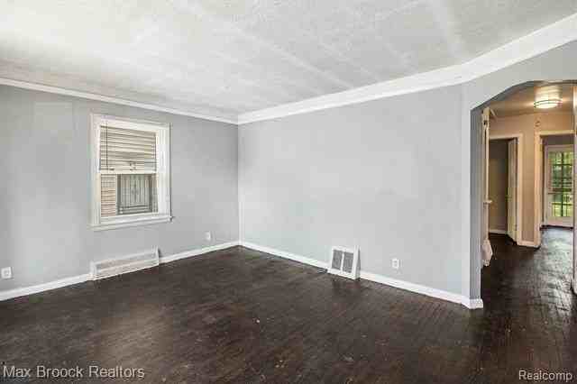 22510 Frisbee St - Photo 6 of 16