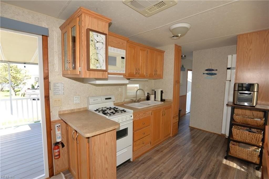 3665 Sandpiper Rd #222 - Photo 7 of 31