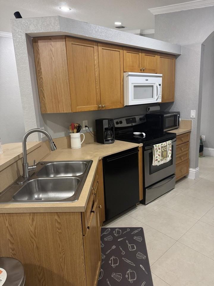 5621 Azalea Cir - Photo 3 of 20