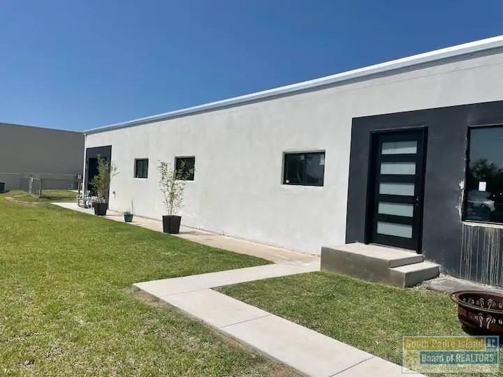 711 S Shore Dr - Photo 2 of 36