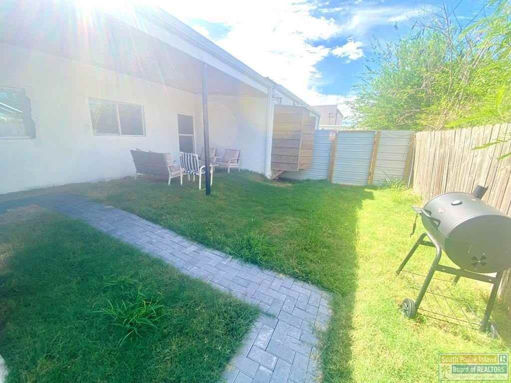 711 S Shore Dr - Photo 4 of 36