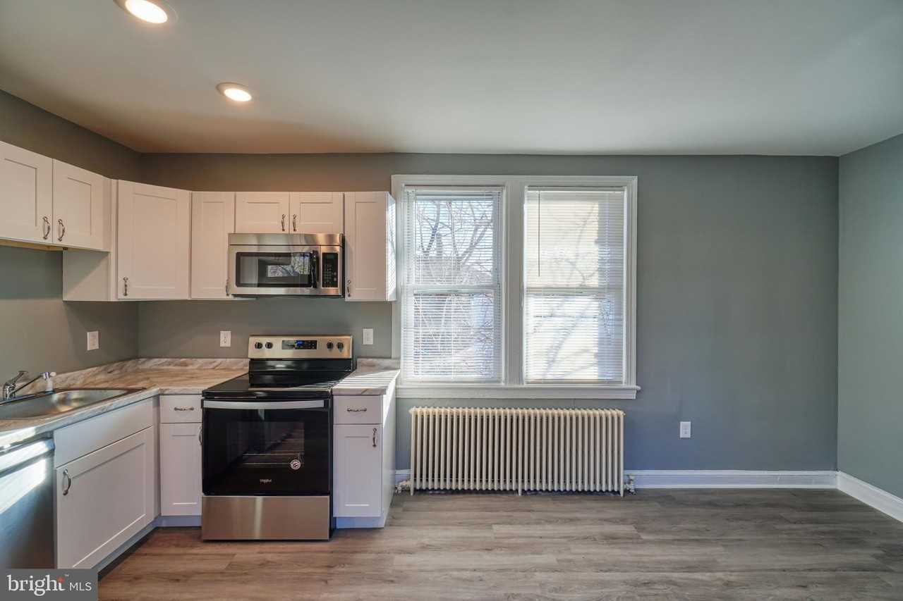 400 Douglas St Ne Apt 102 #102 - Photo 6 of 15