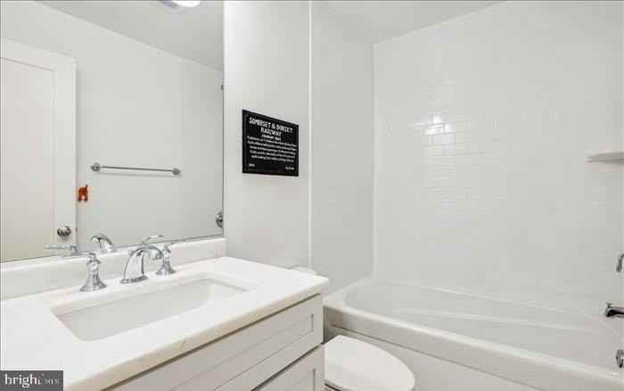 1340 Nicholson St Nw Apt 2 #2 - Photo 2 of 16