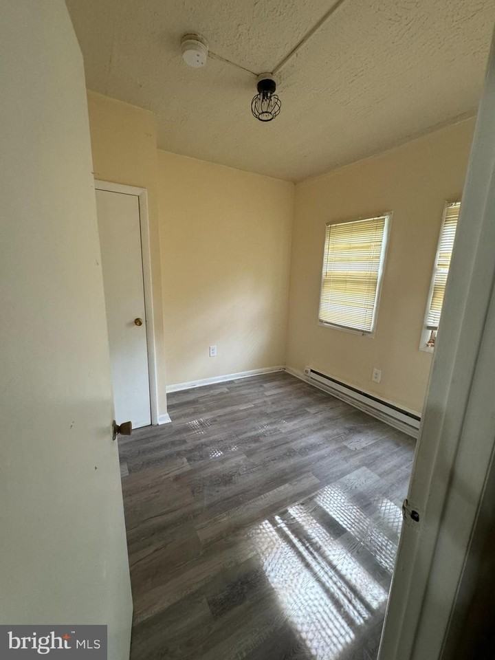 2326 25th St Se - Photo 4 of 10