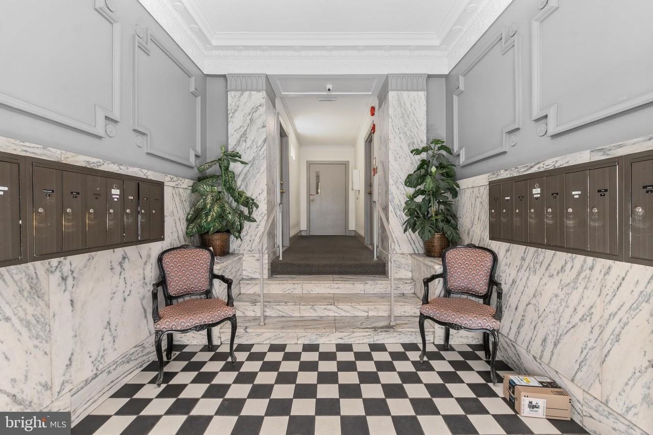 2145 California St Nw #102 - Photo 3 of 21