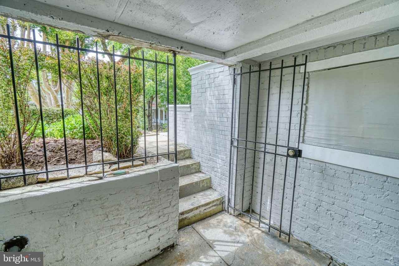 1821 Kilbourne Pl Nw - Photo 3 of 40