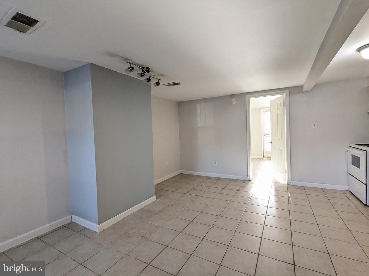 1523 Pennsylvania Ave Se Unit 2 #2 - Photo 4 of 12