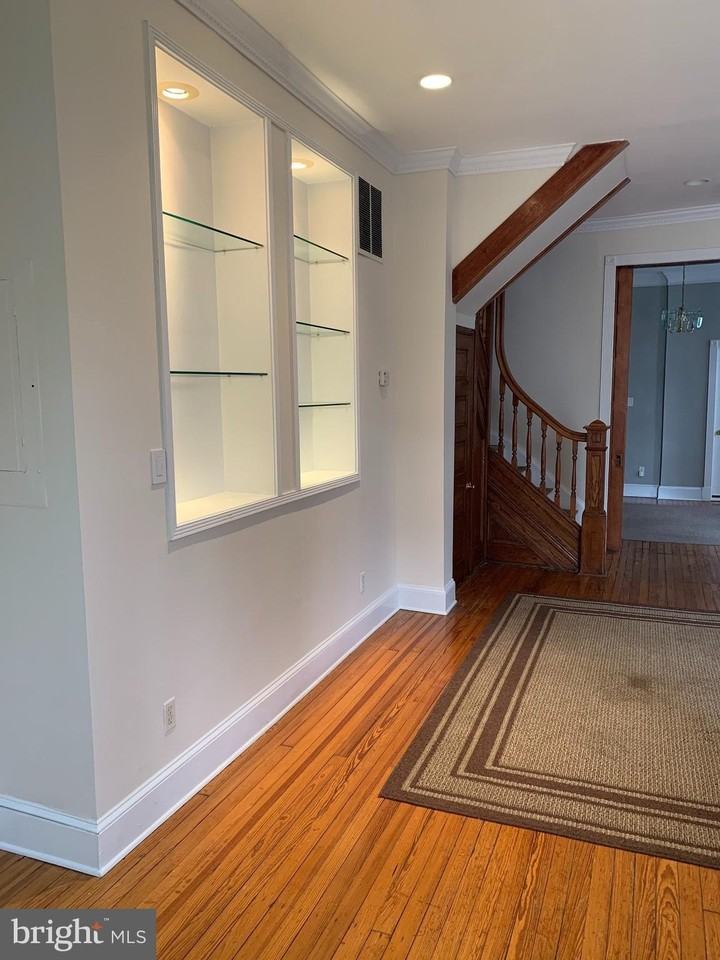 15 Seaton Pl Nw Unit 1 #1 - Photo 3 of 34