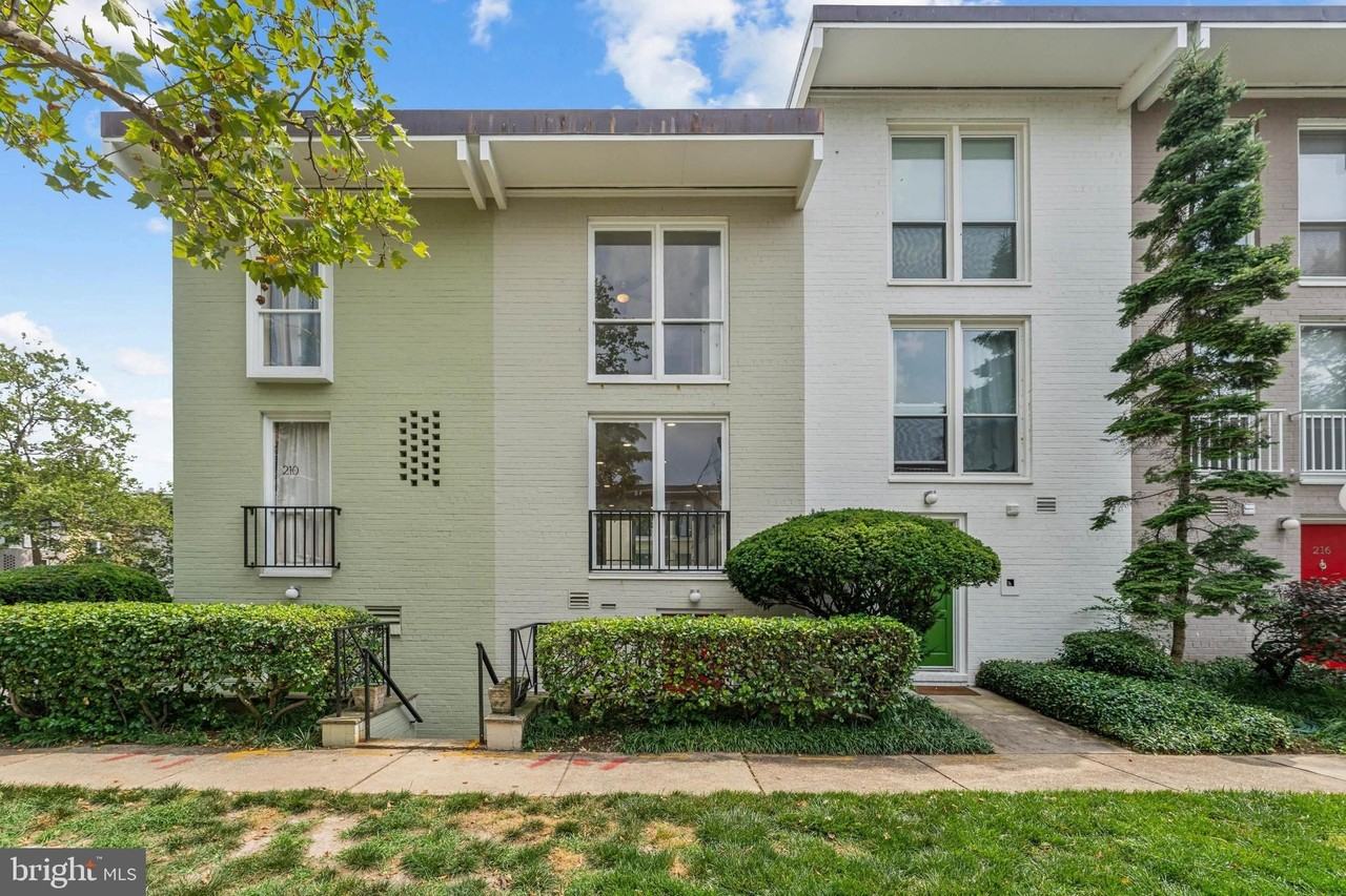 212 G St Sw Unit 212 #212 - Photo 5 of 17