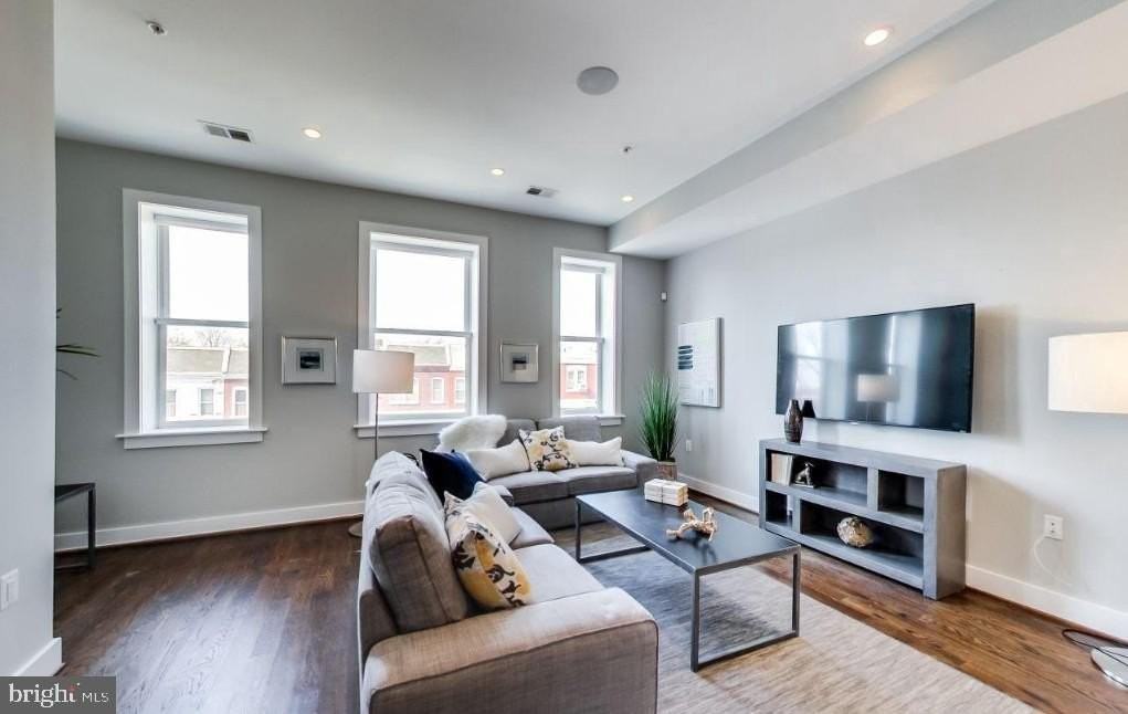 726 Girard St Nw Apt 2 #2 - Photo 4 of 18