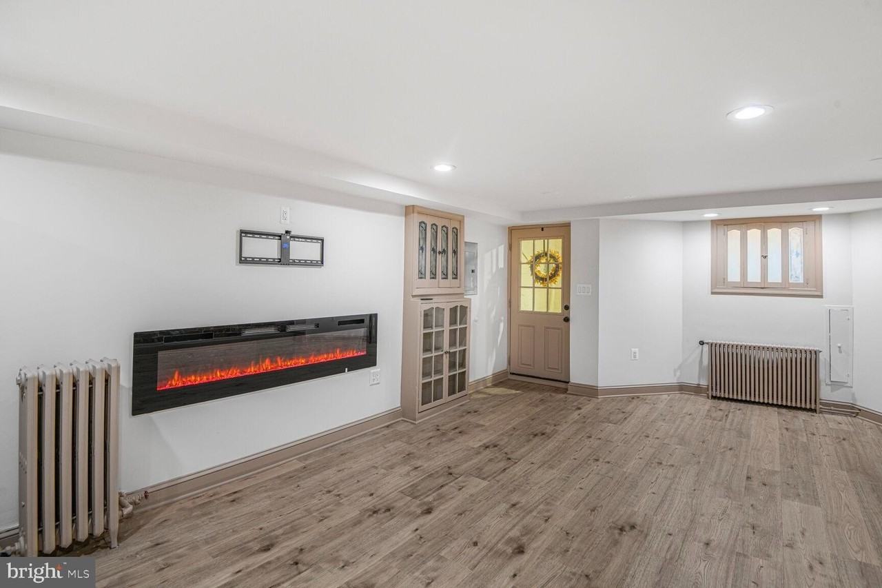 66 Bryant Street Northwest #B - Photo 4 of 17