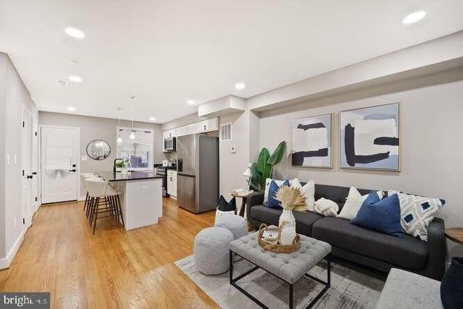 1632 Ridge Pl Se - Photo 3 of 33