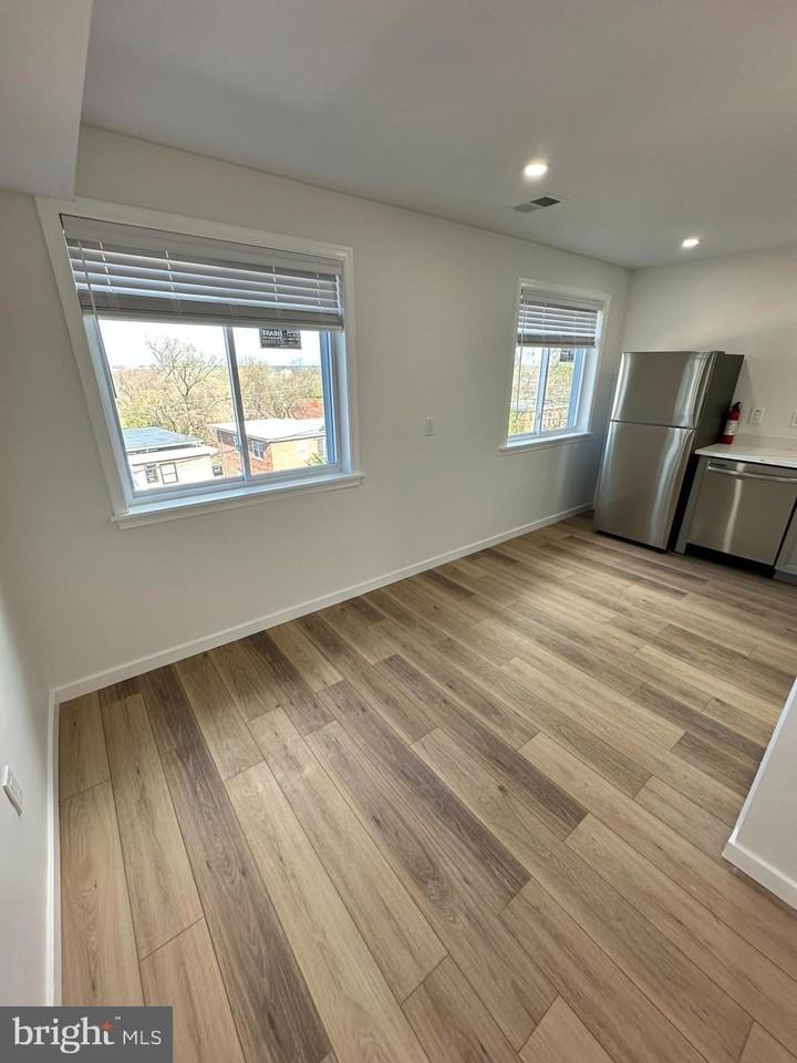 222 Webster St Ne Apt 2 #2 - Photo 5 of 20